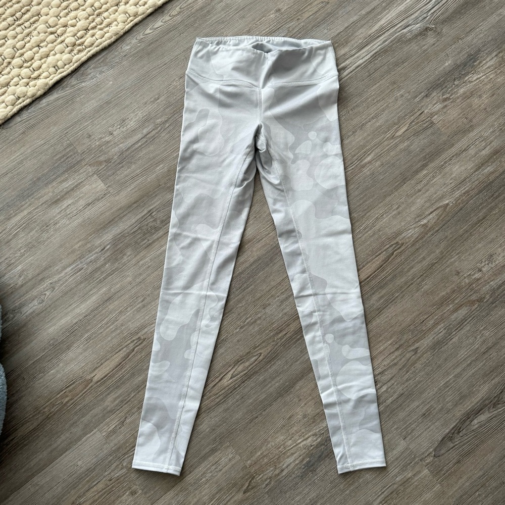 ALO Yoga Light Gray Camo High-Rise Leggings